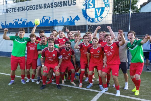 Beim Burg Cup am 01.08.2026 auf dem Sportplatz, An der Windmühle 24 gewann der ESC Rellinghausen 2 gegen den SV Burgaltendorf 2 mit X:X im Elfmeterschießen.
Michael Gohl / FUNKE Foto Services
