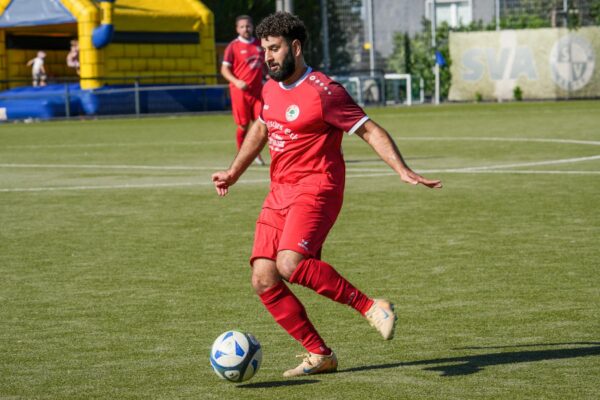 Beim Burg Cup am 01.08.2026 auf dem Sportplatz, An der Windmühle 24 gewann der ESC Rellinghausen 2 gegen den SV Burgaltendorf 2 mit 4:6 im Elfmeterschießen. Yusif Isho (ESC)
Michael Gohl / FUNKE Foto Services