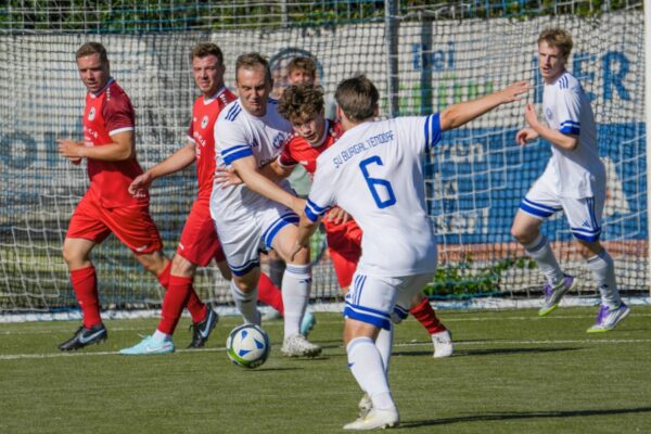 Beim Burg Cup am 01.08.2026 auf dem Sportplatz, An der Windmühle 24 gewann der ESC Rellinghausen 2 gegen den SV Burgaltendorf 2 mit 4:6 im Elfmeterschießen. Andre Klaus Kaiser (SVB)
Michael Gohl / FUNKE Foto Services