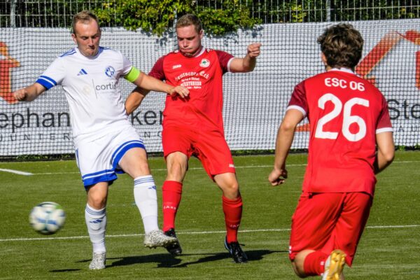 Beim Burg Cup am 01.08.2026 auf dem Sportplatz, An der Windmühle 24 gewann der ESC Rellinghausen 2 gegen den SV Burgaltendorf 2 mit 4:6 im Elfmeterschießen. Andre Klaus Kaiser (SVB)
Michael Gohl / FUNKE Foto Services