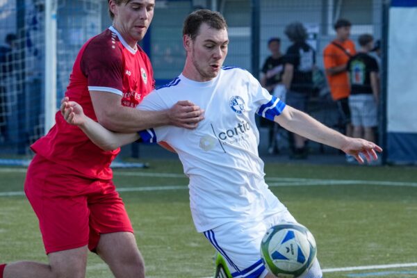 Beim Burg Cup am 01.08.2026 auf dem Sportplatz, An der Windmühle 24 gewann der ESC Rellinghausen 2 gegen den SV Burgaltendorf 2 mit 4:6 im Elfmeterschießen. Linus Tom Butz (ESC)
Michael Gohl / FUNKE Foto Services